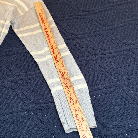 Banana Republic Forever Sweater gray and white women size medium - Picture 9 of 10